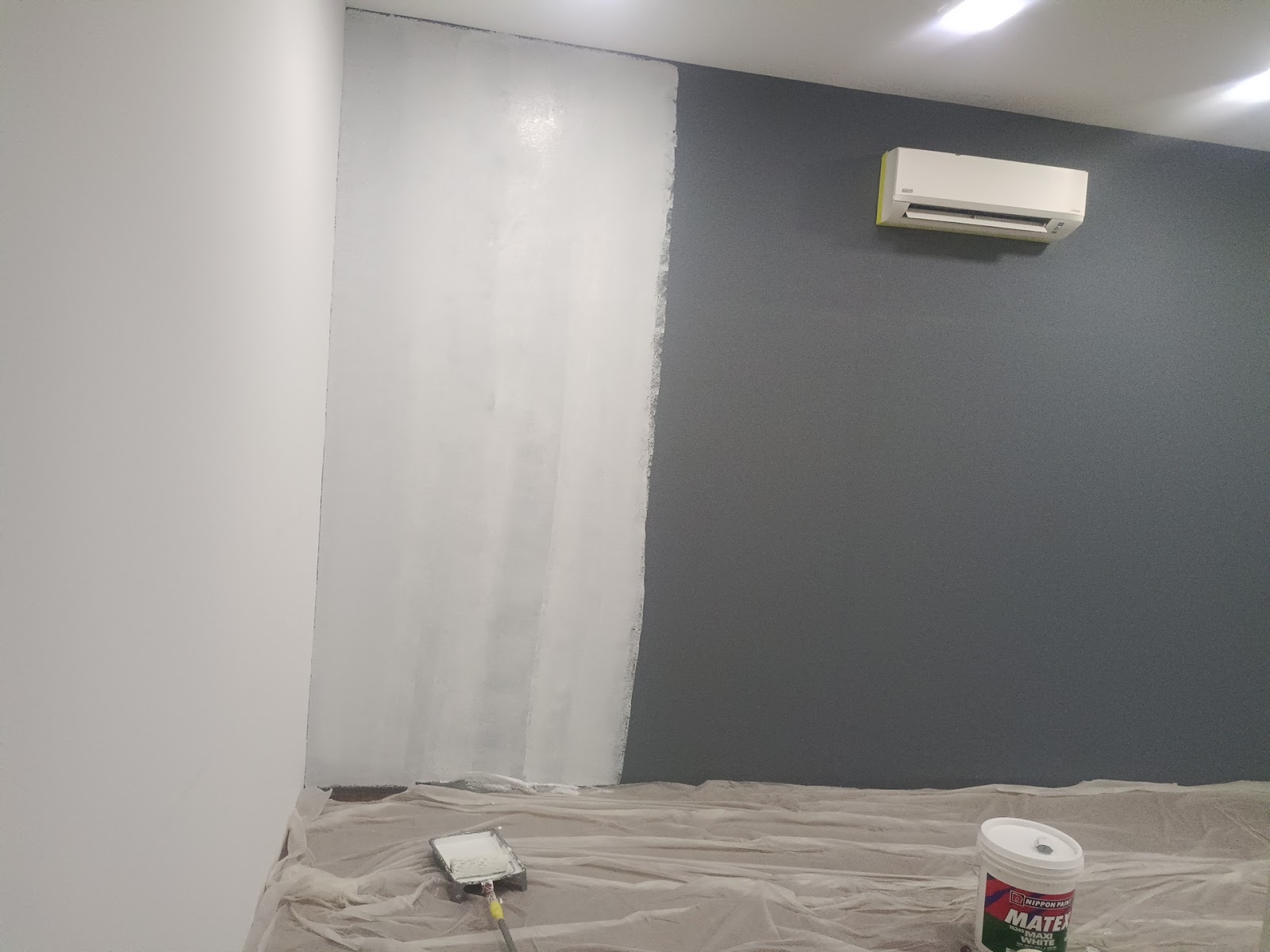 Wall painting with aircon